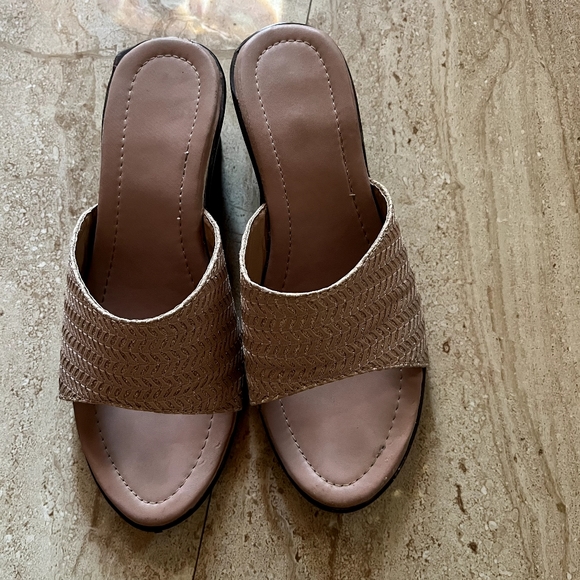 Sandles - Picture 4 of 6